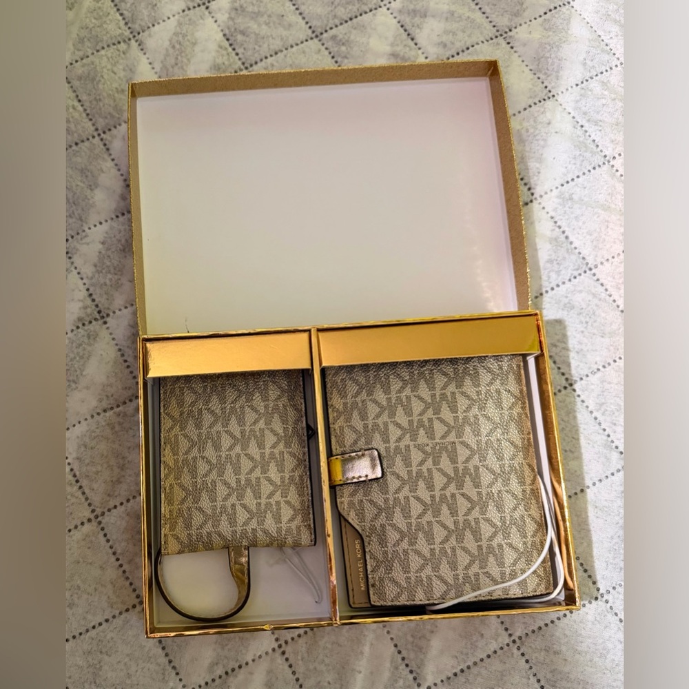 Michael Kors Travel Set